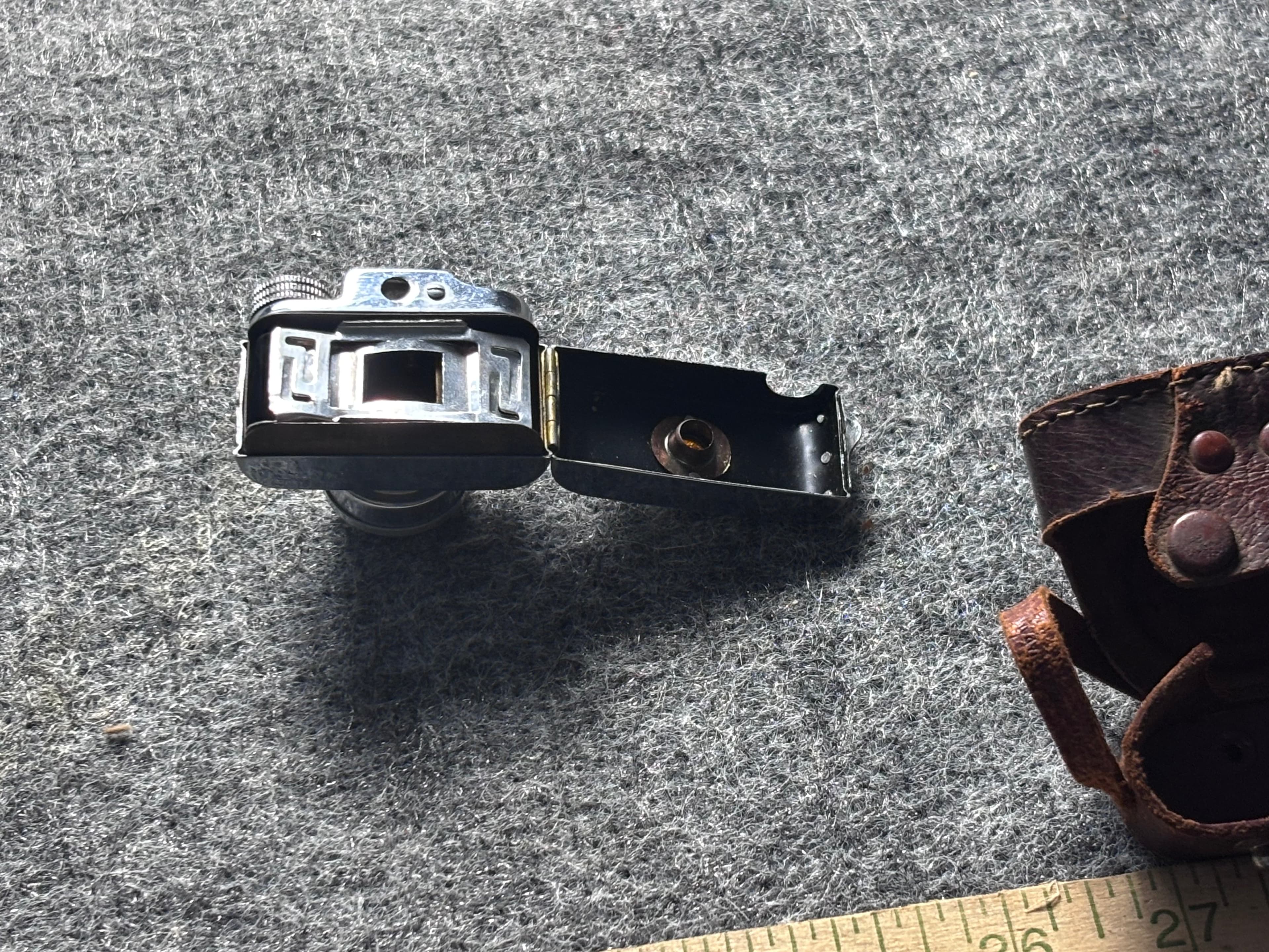 Vintage HIT Miniature Spy Camera with Leather Case - Thumbnail 2