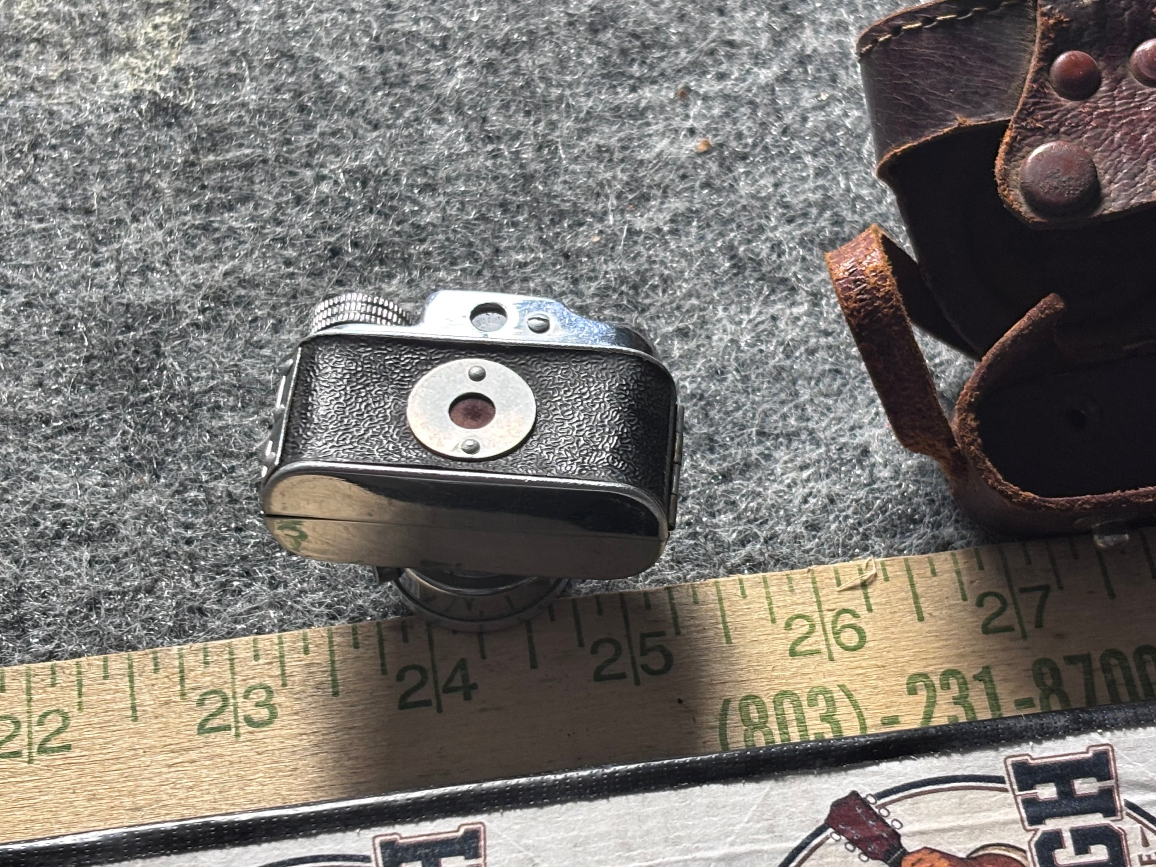 Vintage HIT Miniature Spy Camera with Leather Case - Thumbnail 3