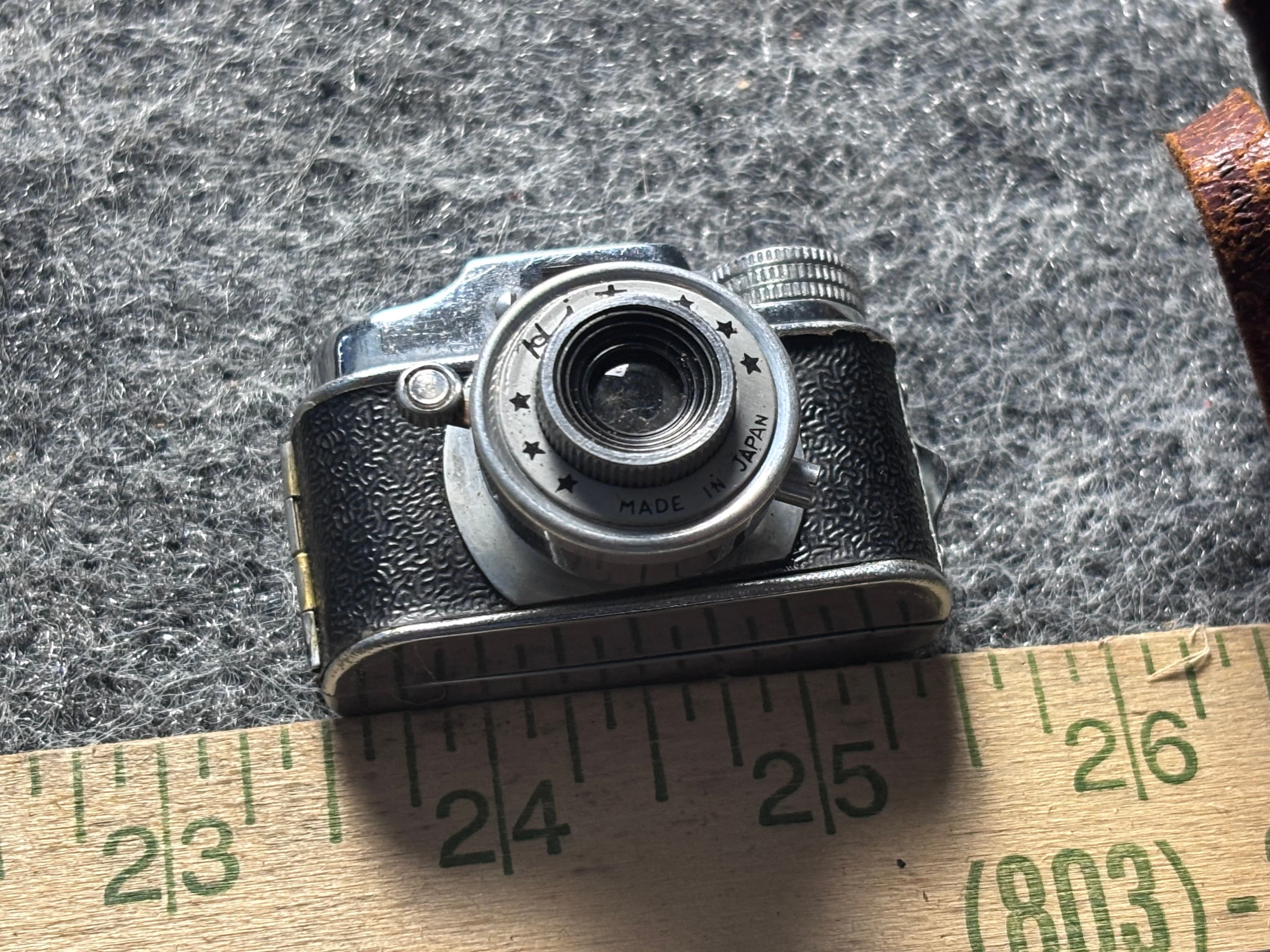 Vintage HIT Miniature Spy Camera with Leather Case - Thumbnail 4