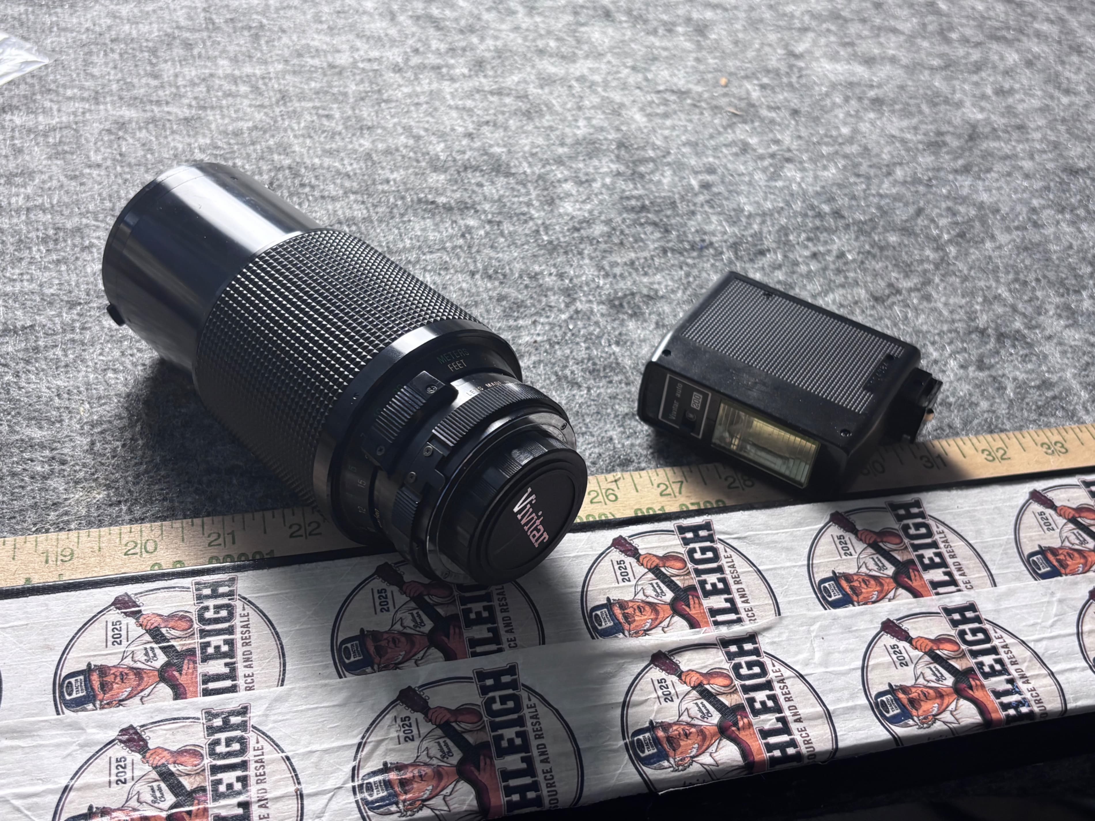 Vivitar Series 1 70-210mm Macro Focusing Auto Zoom Lens and Matching Flash - Thumbnail 6